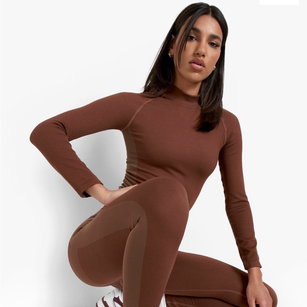NWT🔥BooHoo Long Sleeve Active Top💕